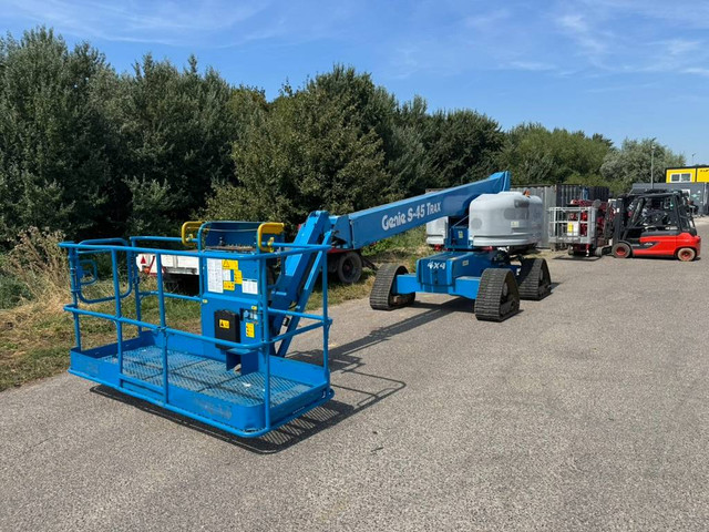 Genie S 45 Trax