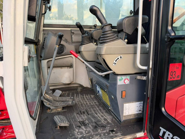 Takeuchi TB 230 3x bucket LED
