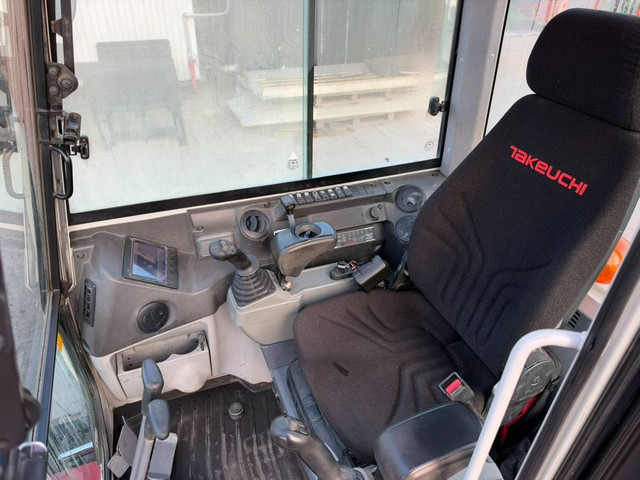 Takeuchi TB 230 3x bucket LED